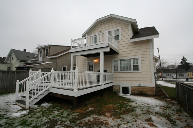 Photo - 233 Garfield Ave SW