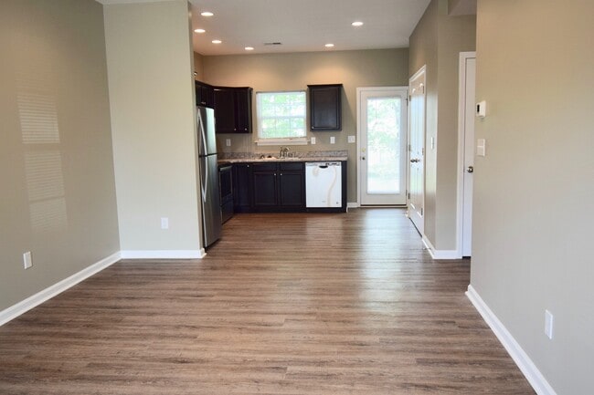 Building Photo - VIRTUAL SHOWINGS AVAILABLE - NEW 6 Bedroom... Rental