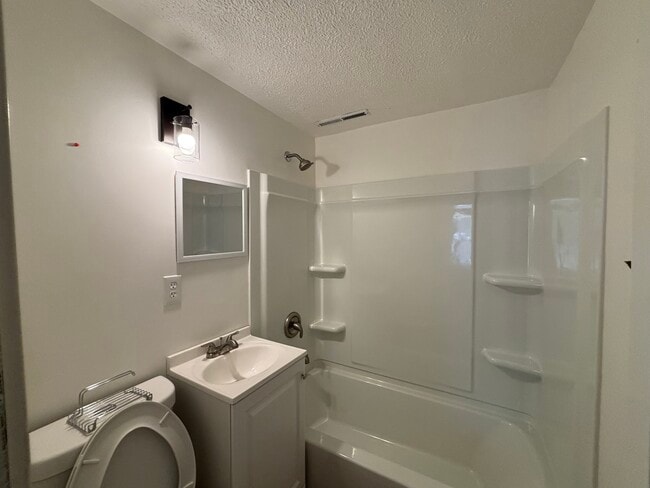 Photo - 634 W 14th Ave Unit 5