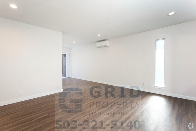 Building Photo - GPM392 - NE Everett St (T1) Unit 2943 Rental