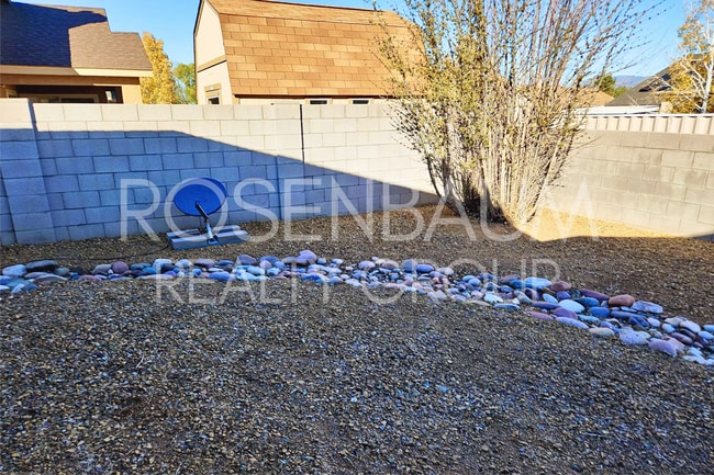 Photo - Beautiful 3-bedrooms, 2-baths home in the Viewpoint Community of Prescott Valley!