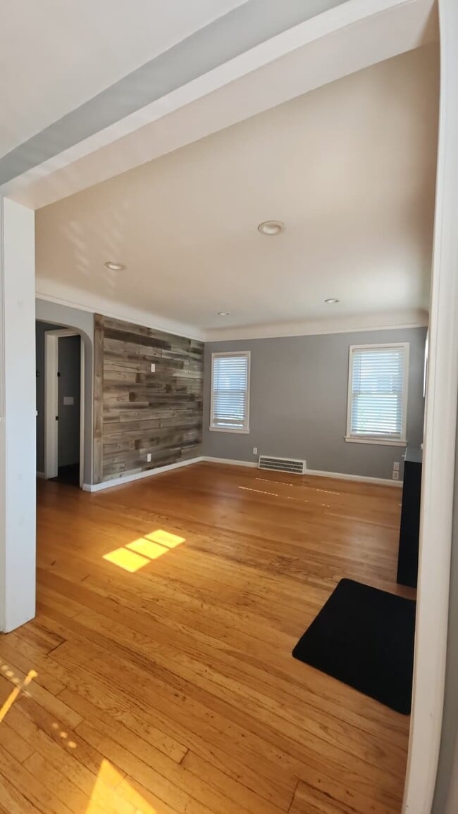 Building Photo - 1109 Ferris Ave