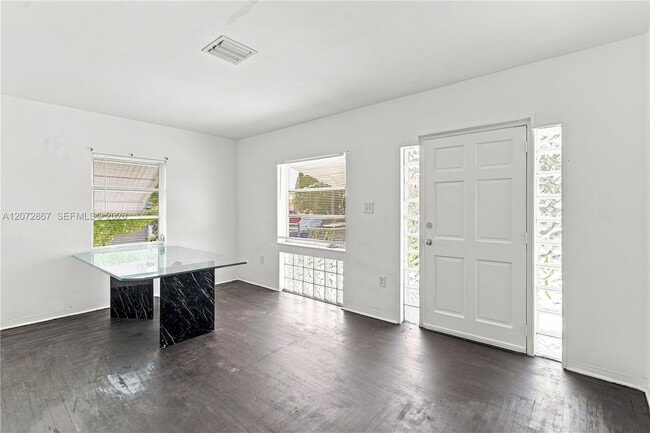 Photo - 126 SE 4th St