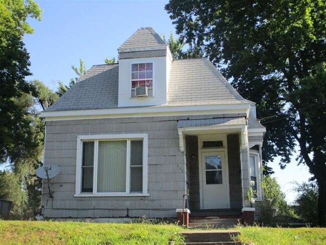 Building Photo - 526 Fairholm Ave