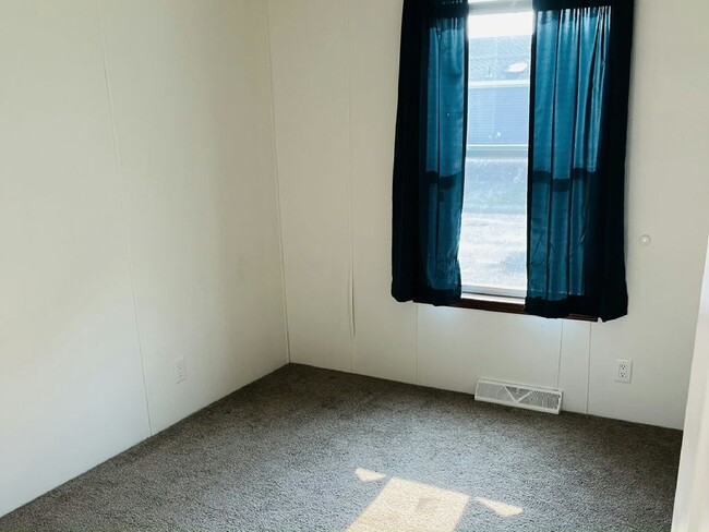 Photo - 498 Baja Ln S