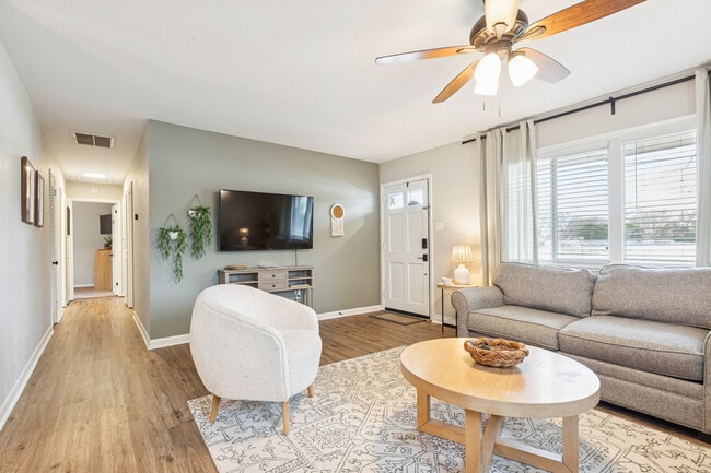 Photo - 616 Lemaster Ave