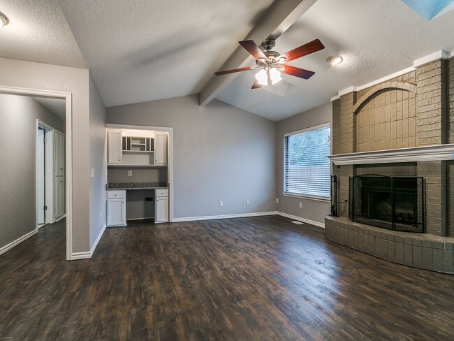 Photo - 205 N Rockypoint Dr