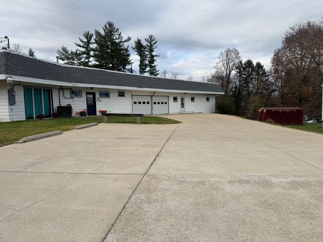 Building Photo - 4813 Sayre Ave Unit 4813 Sayre Ave.  1