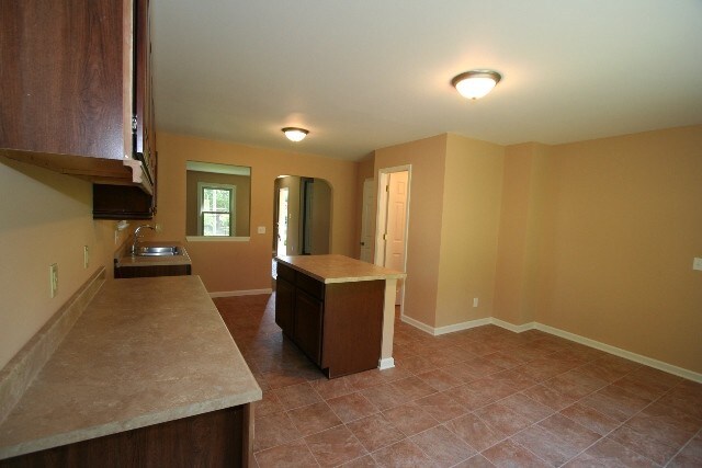 Photo - 2213 Saginaw Rd SE