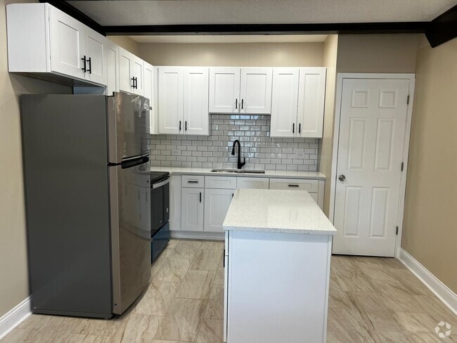Building Photo - 10102 Main St Unit 3A Rental