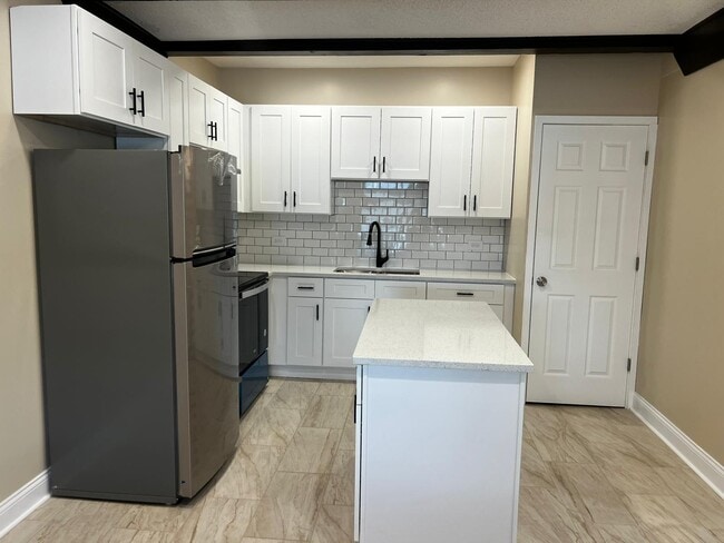 Photo - 10102 Main St Apartment