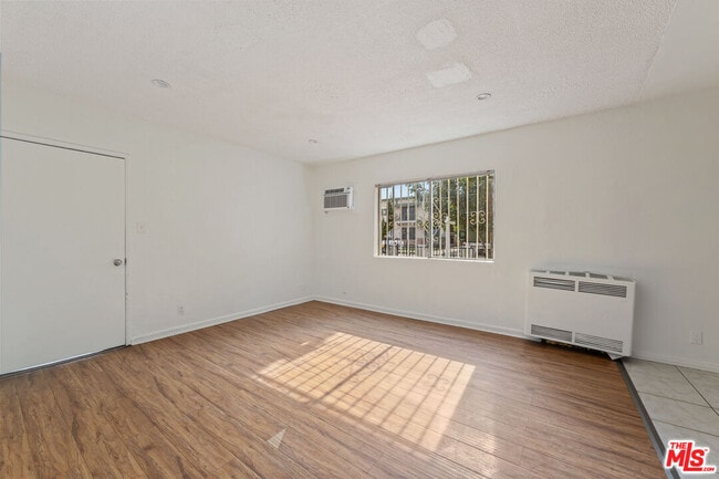 Photo - 1857 W 24th St Unit 1