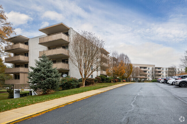 7501-7505 Democracy Blvd - Lakeside Terrace Apartments