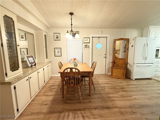 Photo - 3404 Rainbow Ln