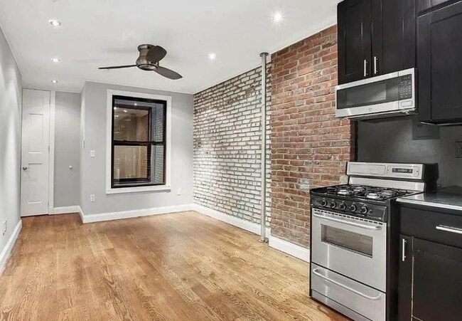 438 W 52nd St Unit SEVEN