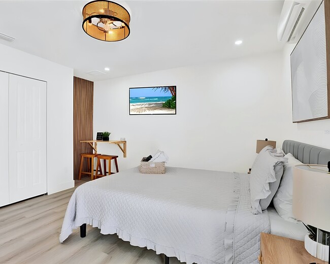 Photo - 2905 W Collins St Unit 2
