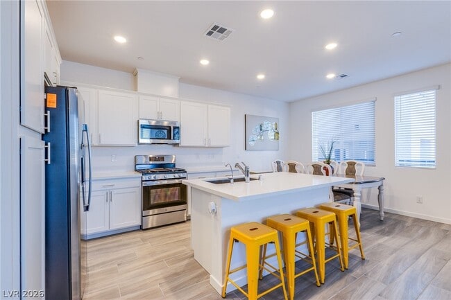 Photo - 145 Aqua Cmns