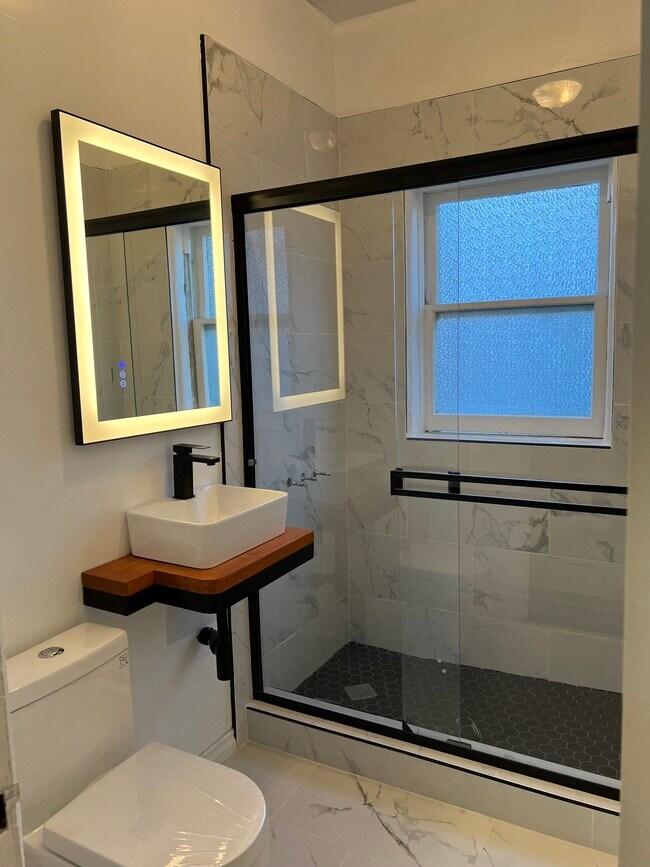 Photo - 2041 N Vermont Ave Unidad 203