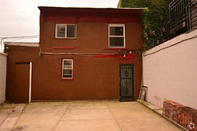 Building Photo - 976 Greene Ave Unit 3 Rental