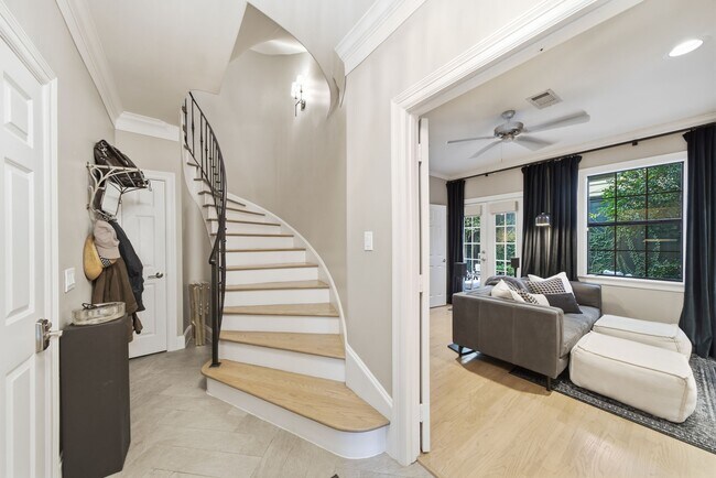 Photo - 1707 Welch St
