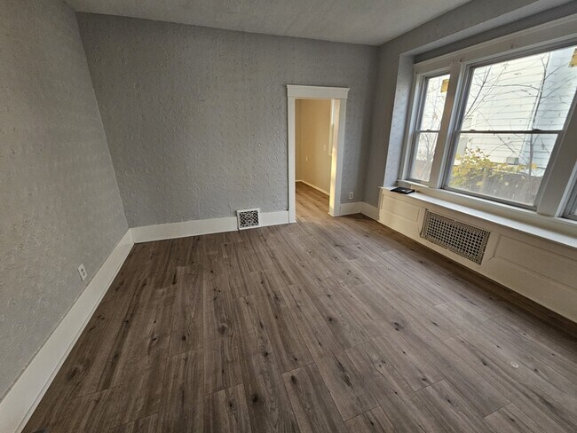 Photo - 1850 E 32nd St