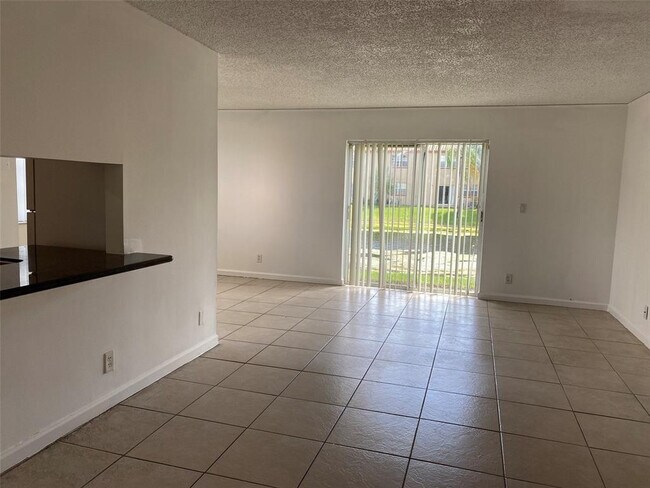 Photo - 8734 SW 3rd St Unidad 107