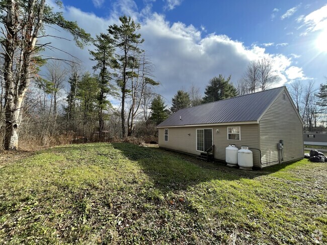 Building Photo - 33 Pine Ave Rental