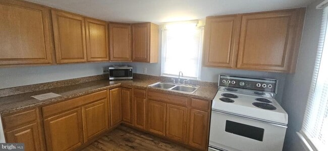 Photo - 1057 Foreman Ln