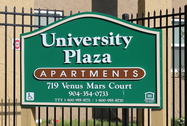 Photo - University Plaza