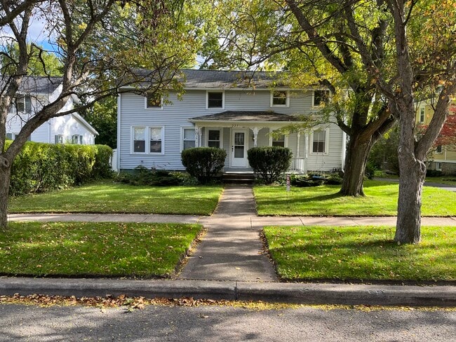 Building Photo - 223 Gibson St