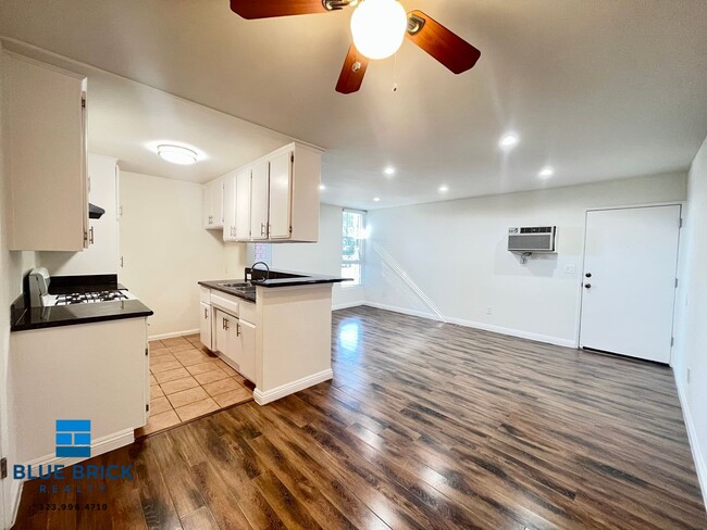 Photo - 14831 Delano St Unit 1