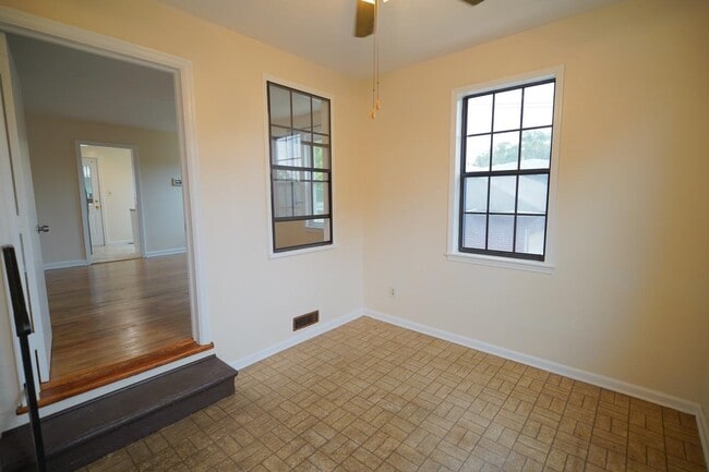 Photo - 212 Rudy Hubbard Way