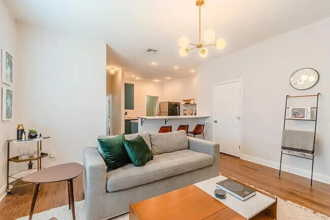 Photo - 1704 S Akard St