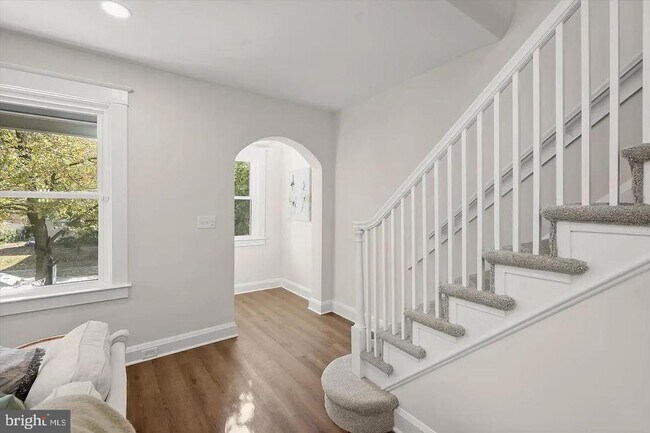 Photo - 614 Stamford Rd