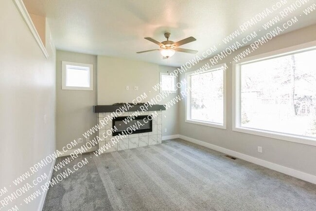 Photo - 10009 Powell Ave