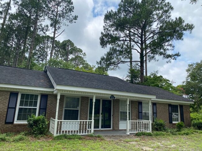 4BR brick home with rocking chair porch, f... - 4BR brick home with rocking chair porch, f...