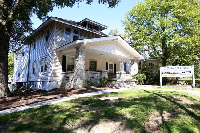 Building Photo - 1218 W Market St Unit 1218-E