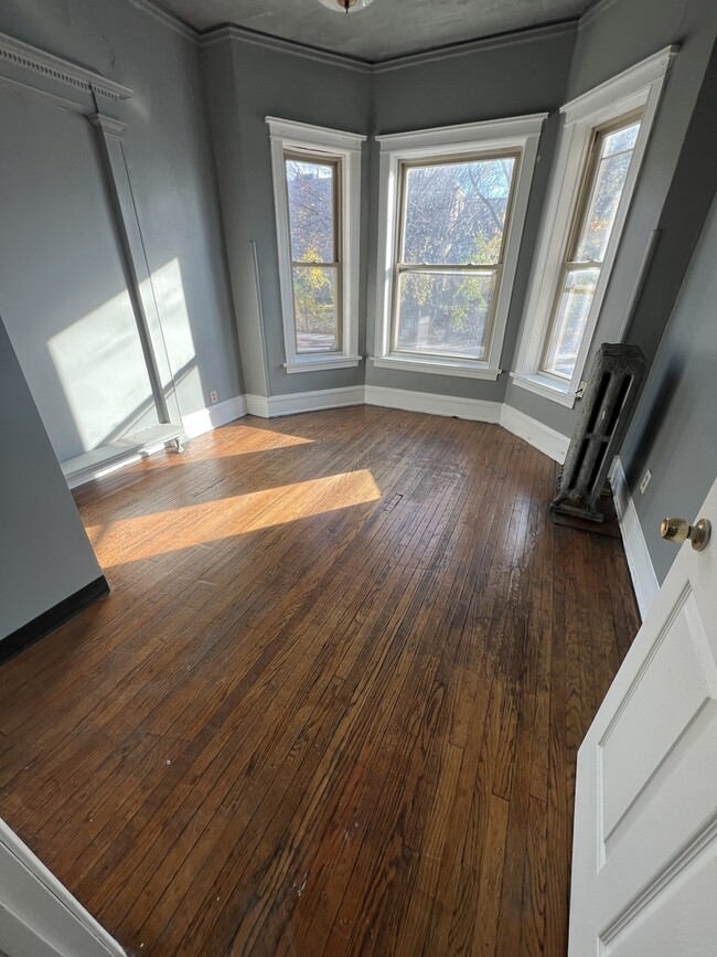 Photo - 64 E 50th St