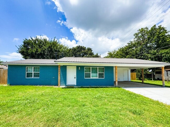Building Photo - 911 S Strong Blvd Rental