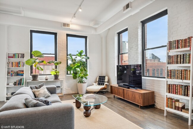 Photo - 812 W Van Buren St Unit 6D