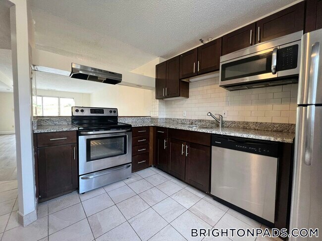 Photo - 150 N Beacon St Unidad A2