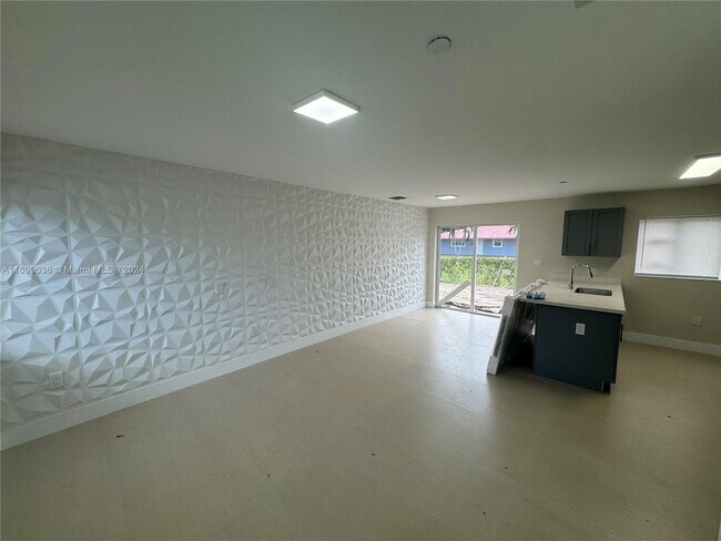 Photo - 217 NW 159th St