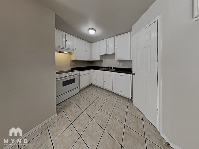 Photo - 314 Queens Ct N