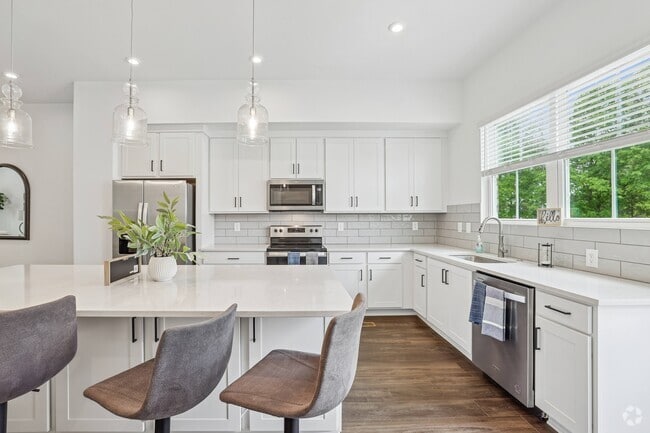 Building Photo - Henley Avondale Rental