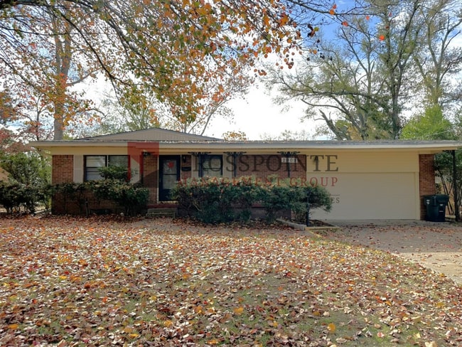 Building Photo - 3 Bedroom 1.5 Bath with Office Space!