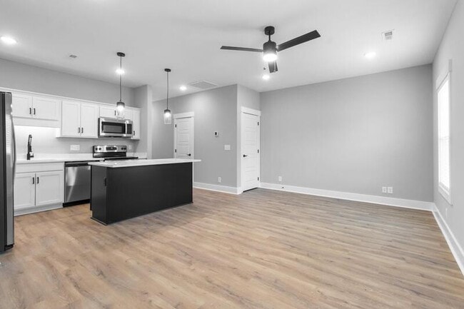 Photo - 303 Jonathan Wade Cir