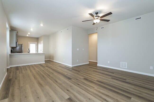 Photo - 9458 Yampa St