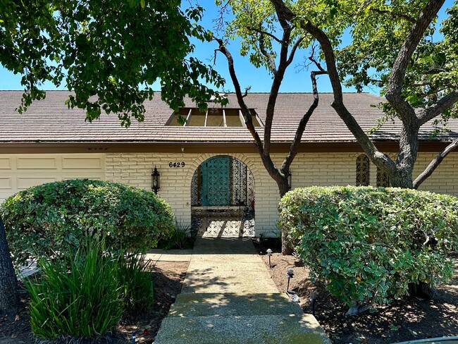Photo - Beautiful Hilltop Del Cerro House with Amazing Views As Far As The Ocean!