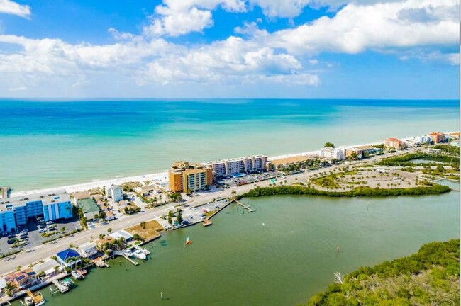 Building Photo - 18650 Gulf Blvd Unit 305 Rental
