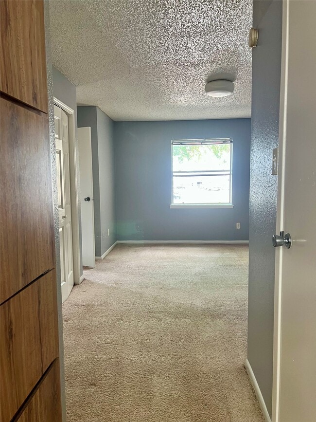 Building Photo - 10203 Forum Park Dr Unit 218